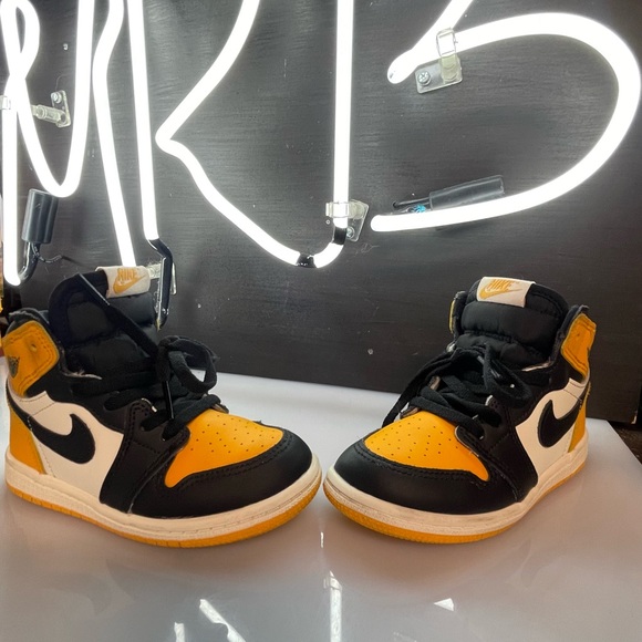 Air Jordan 1 “Taxi” - Picture 7 of 11